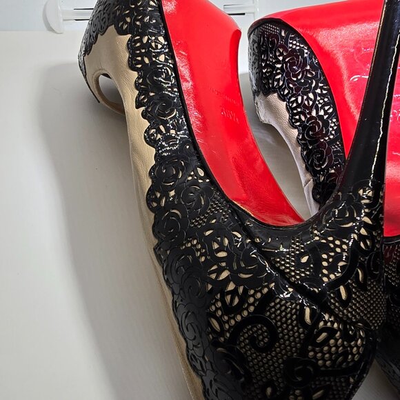 Christian Louboutin Two Tone Laser Cut Lace Patent And Leather Veramucha Peep To - Picture 4 of 11